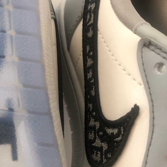 Nike Air Dior Low With OG Accessories - Picture 3 of 9